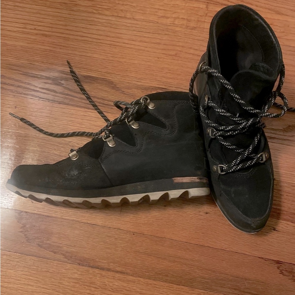 SOREL Womens Black Ankle Boots Sz 8 Alpine Sneakchic Lace Up Waterproof EUC